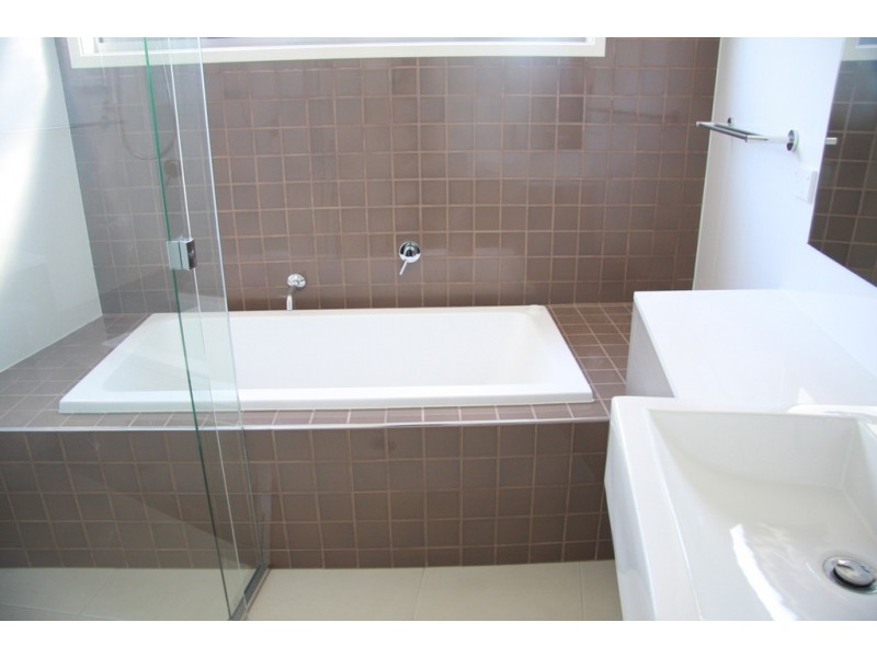 2 tashey Court, Bundall QLD 4217