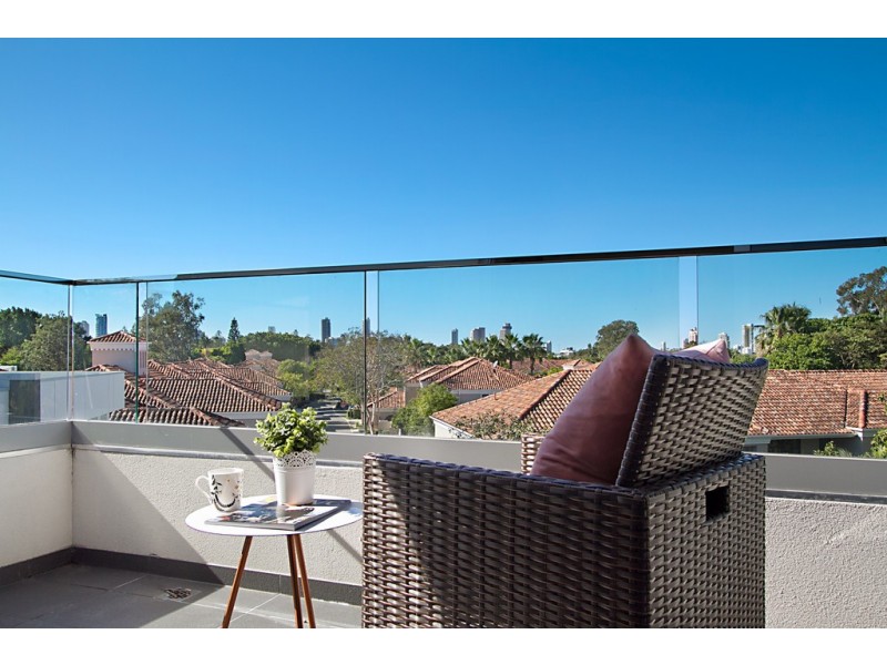 2/9 Esther Place, Surfers Paradise QLD 4217