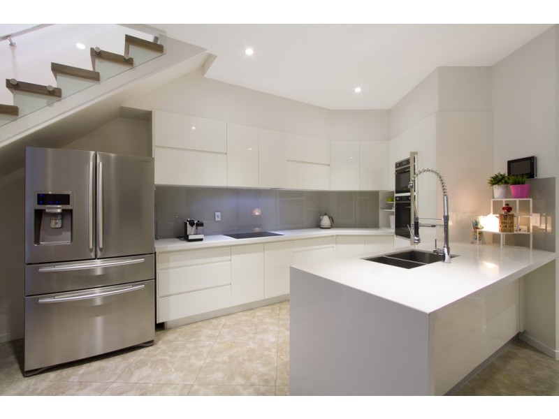 2/9 Esther Place, Surfers Paradise QLD 4217