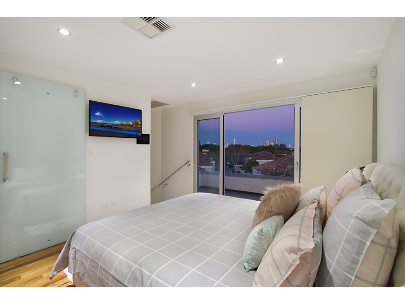 2/9 Esther Place, Surfers Paradise QLD 4217