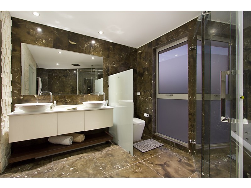 2/9 Esther Place, Surfers Paradise QLD 4217