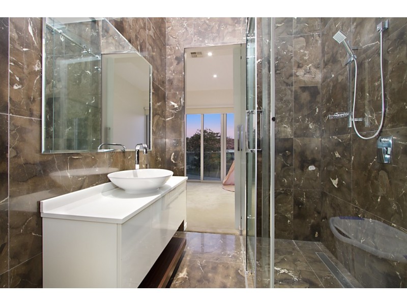 2/9 Esther Place, Surfers Paradise QLD 4217