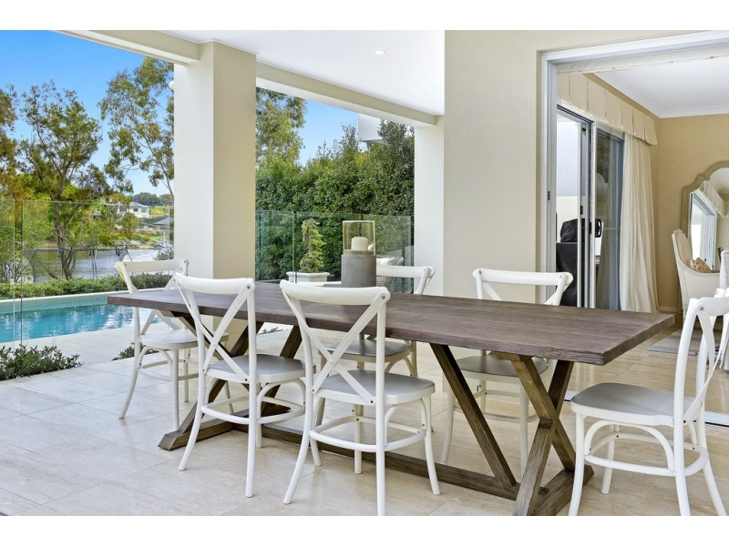 4008 Quayside Drive, Benowa QLD 4217
