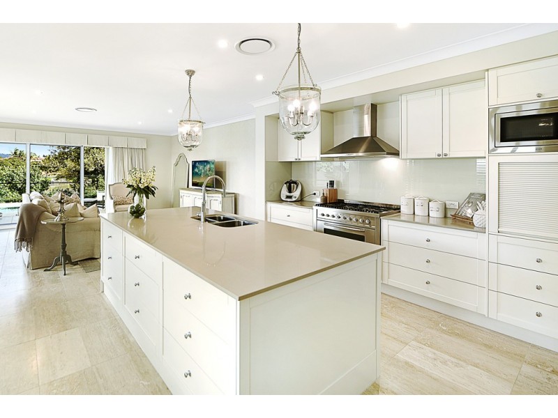 4008 Quayside Drive, Benowa QLD 4217