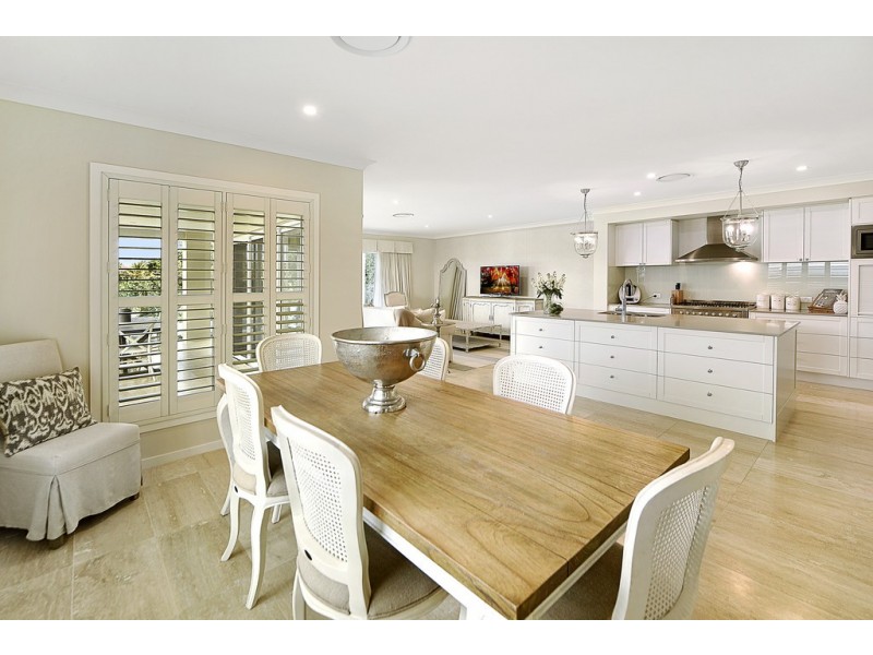 4008 Quayside Drive, Benowa QLD 4217