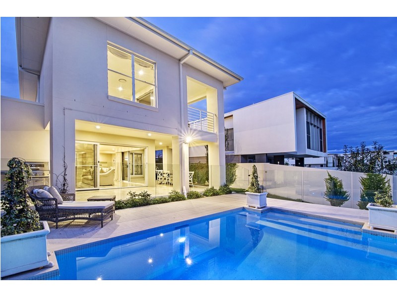 4008 Quayside Drive, Benowa QLD 4217