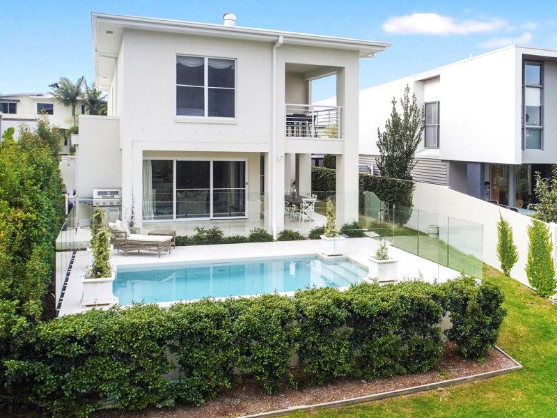 4008 Quayside Drive, Benowa QLD 4217