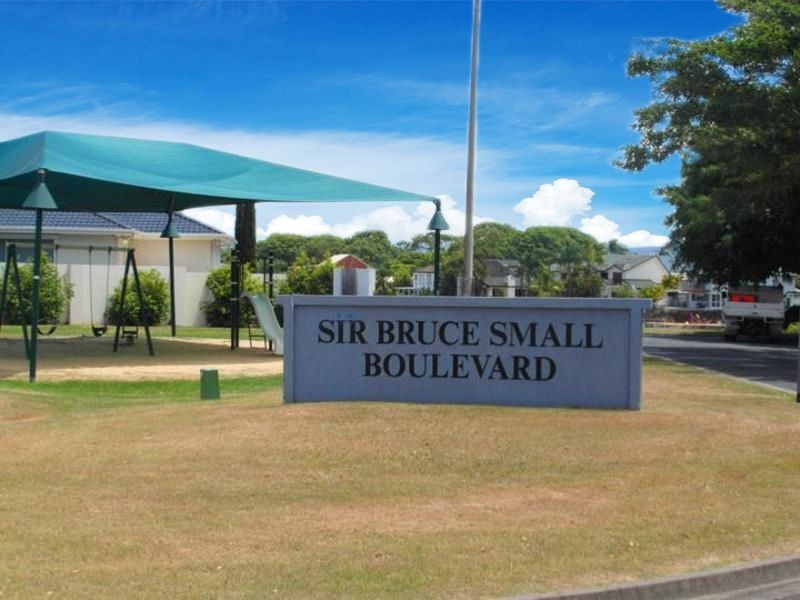 93 Sir Bruce Small Blvd, Benowa Waters QLD 4217