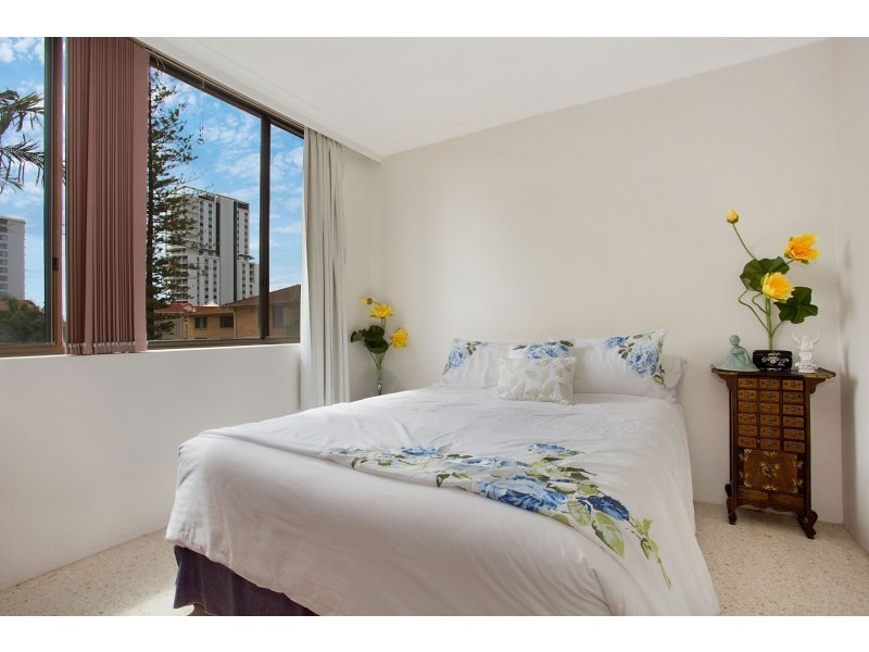 4/20 Britannia Avenue, Broadbeach QLD 4218