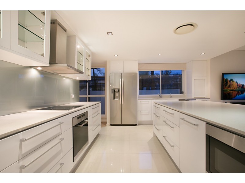 25 San Simeon Drive, Clear Island Waters QLD 4226
