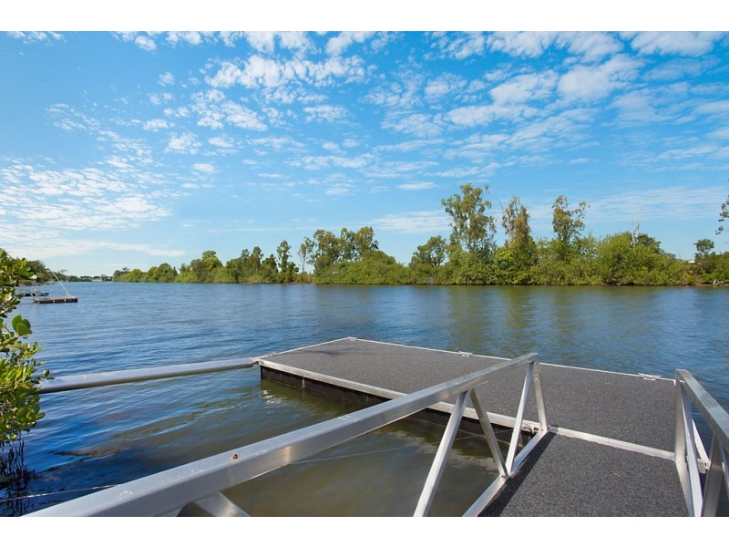 15 Riverbank Court, Ashmore QLD 4214