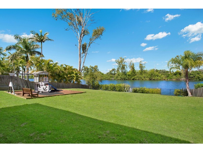 15 Riverbank Court, Ashmore QLD 4214