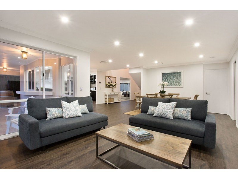 15 Riverbank Court, Ashmore QLD 4214