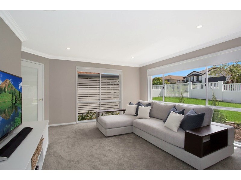 15 Riverbank Court, Ashmore QLD 4214