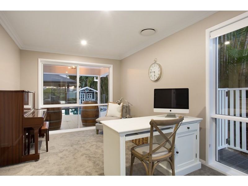 15 Riverbank Court, Ashmore QLD 4214