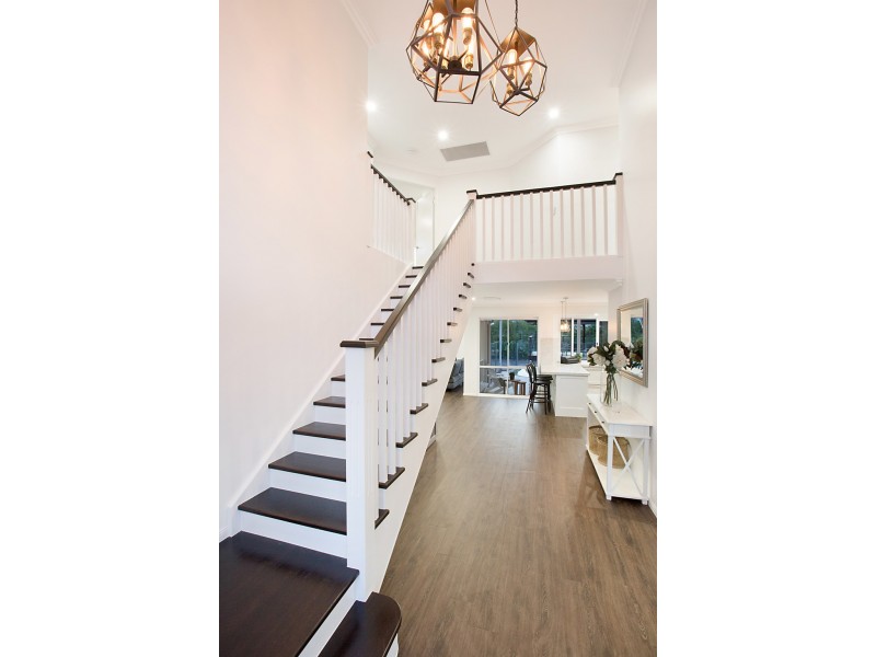 15 Riverbank Court, Ashmore QLD 4214