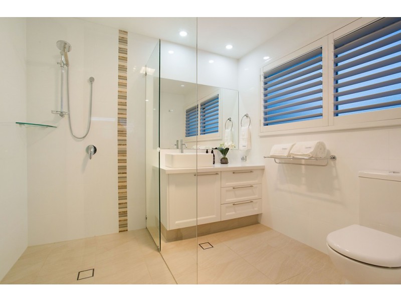 15 Riverbank Court, Ashmore QLD 4214