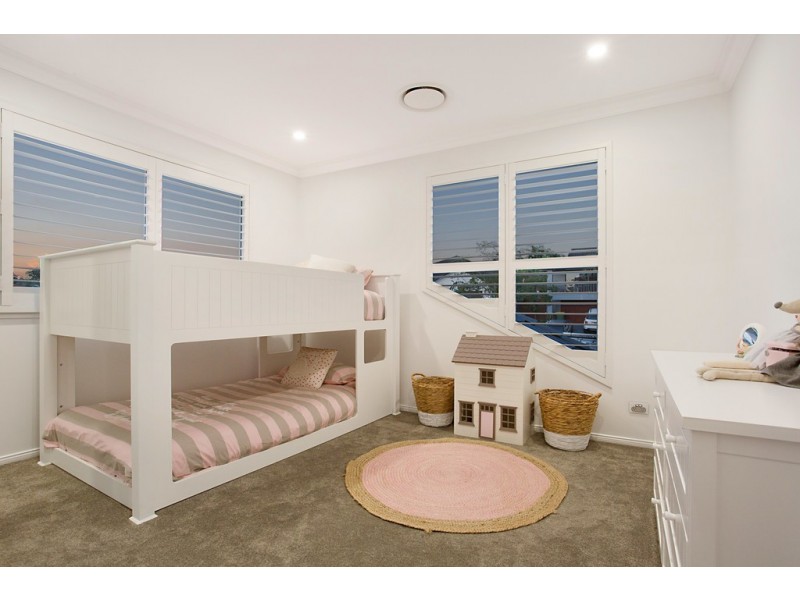 15 Riverbank Court, Ashmore QLD 4214