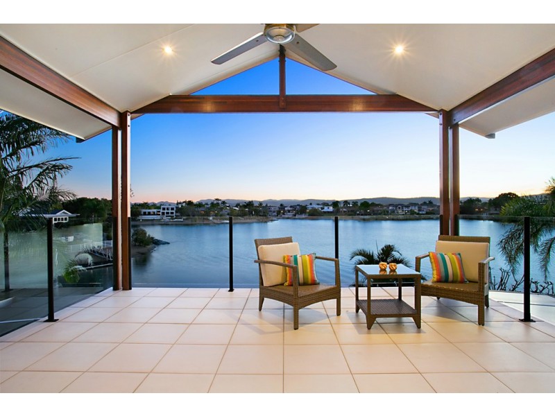 2 Claymore Cres, Sorrento QLD 4217