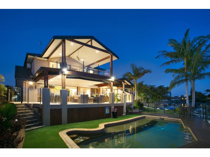 2 Claymore Cres, Sorrento QLD 4217