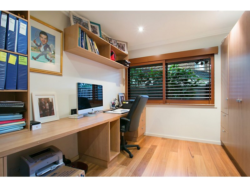 2 Claymore Cres, Sorrento QLD 4217