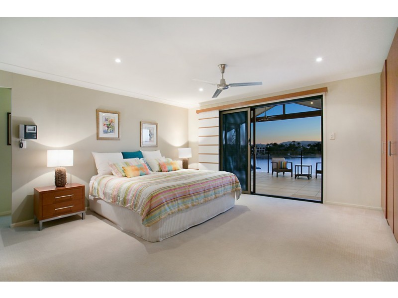 2 Claymore Cres, Sorrento QLD 4217