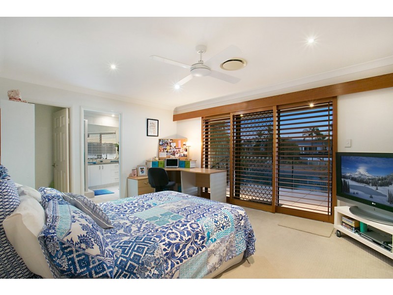 2 Claymore Cres, Sorrento QLD 4217