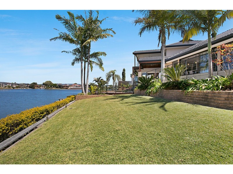 2 Claymore Cres, Sorrento QLD 4217