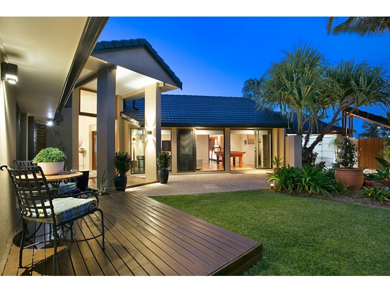 2 Claymore Cres, Sorrento QLD 4217