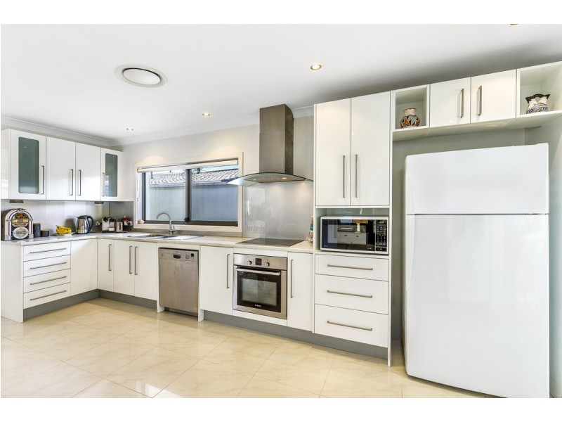 27 Allawah Street, Sorrento QLD 4217