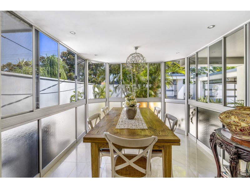 27 Allawah Street, Sorrento QLD 4217