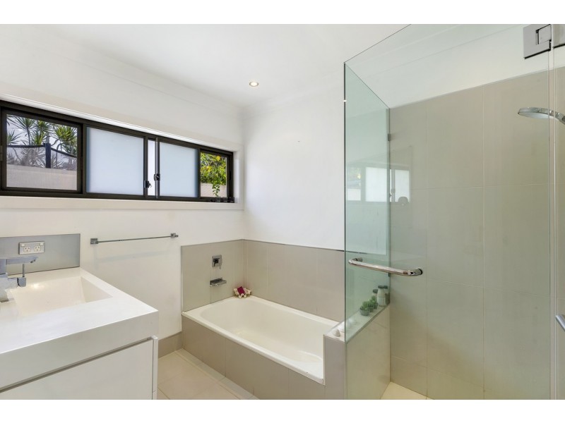 27 Allawah Street, Sorrento QLD 4217