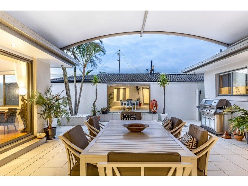 27 Allawah Street, Sorrento QLD 4217