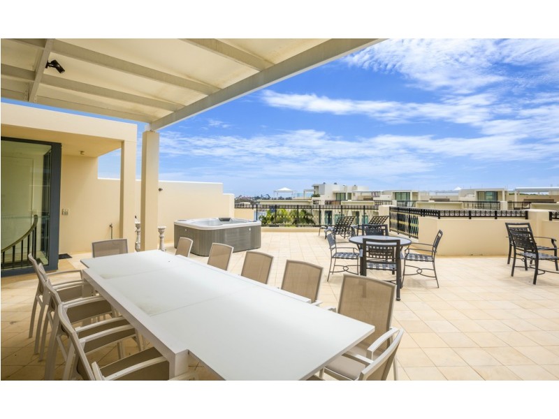 Main Beach QLD 4217