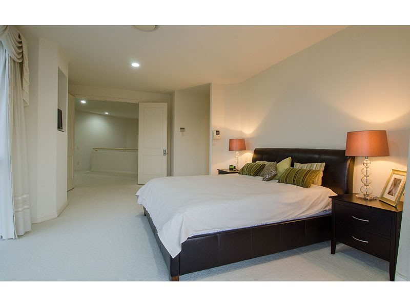 Paradise Waters QLD 4217