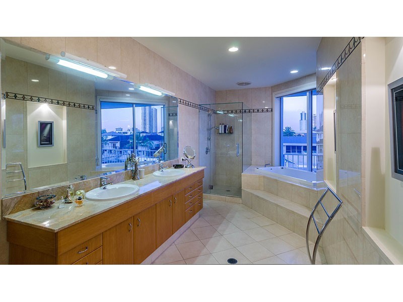 Paradise Waters QLD 4217