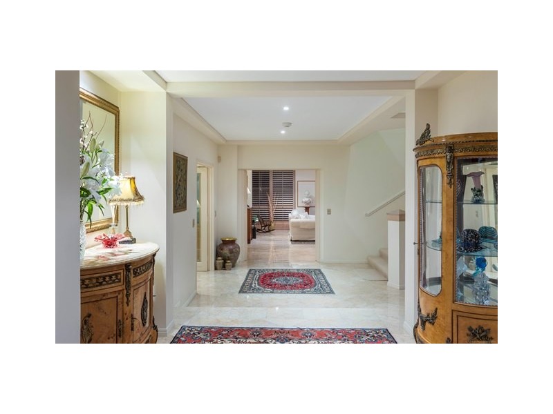 102 Commodore Drive, Paradise Waters QLD 4217