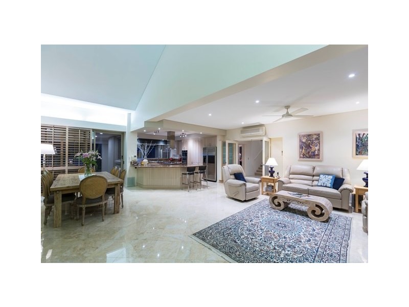 102 Commodore Drive, Paradise Waters QLD 4217