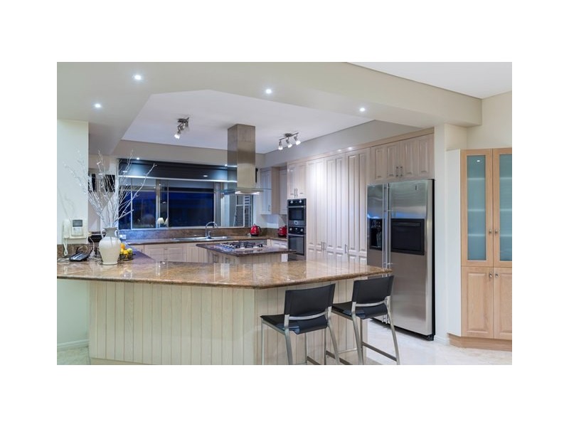 102 Commodore Drive, Paradise Waters QLD 4217