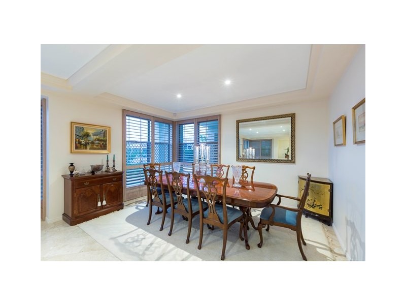 102 Commodore Drive, Paradise Waters QLD 4217