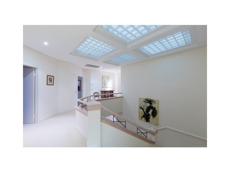 102 Commodore Drive, Paradise Waters QLD 4217