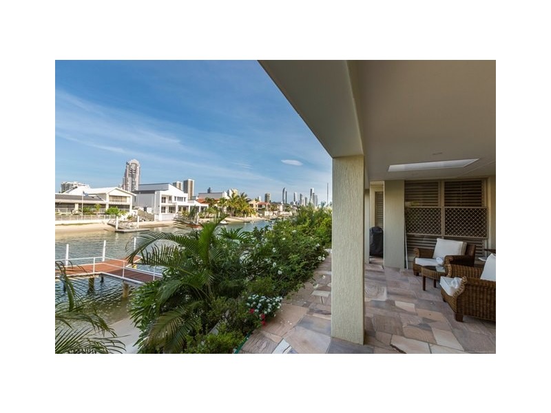 102 Commodore Drive, Paradise Waters QLD 4217