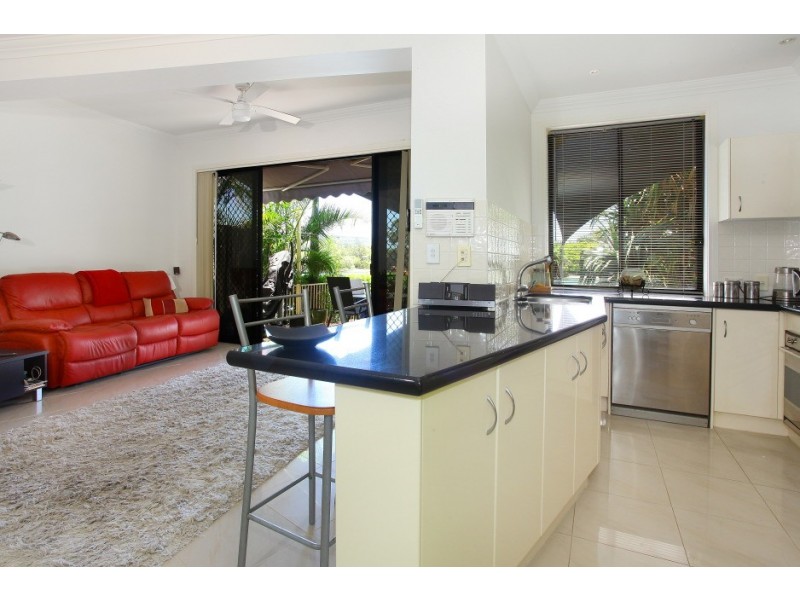 1/185 Stanhill Drive, Chevron Island QLD 4217