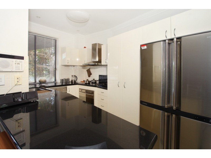 1/185 Stanhill Drive, Chevron Island QLD 4217