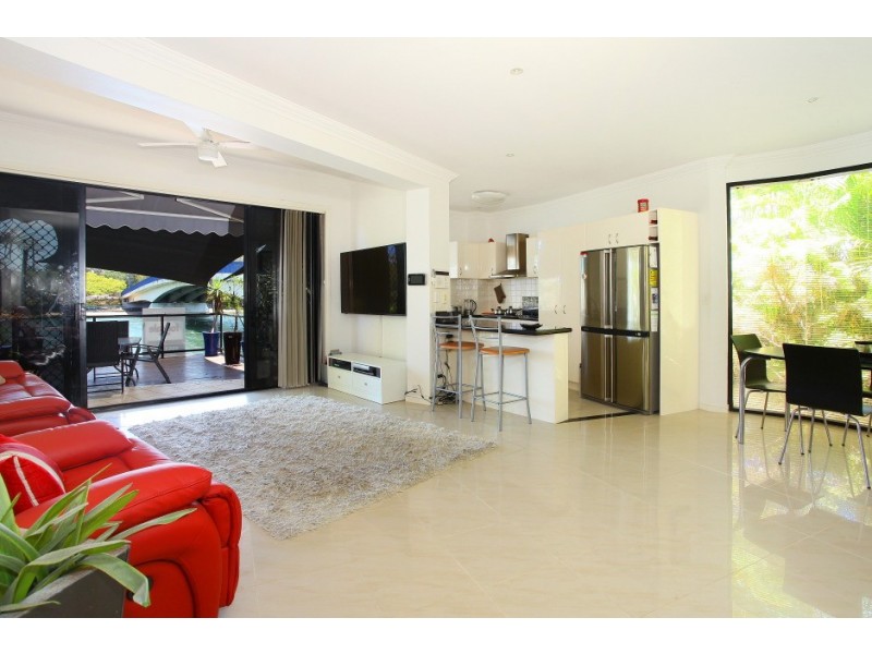 1/185 Stanhill Drive, Chevron Island QLD 4217