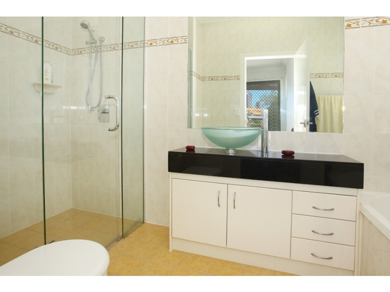 1/185 Stanhill Drive, Chevron Island QLD 4217