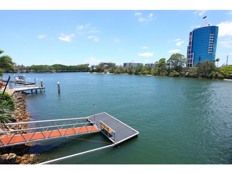 1/185 Stanhill Drive, Chevron Island QLD 4217 Lucy Cole Prestige