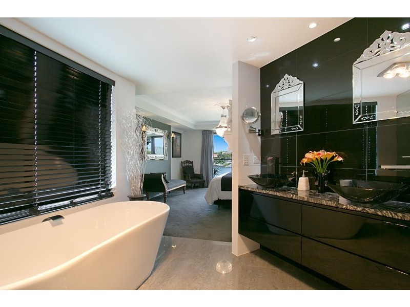 3 Stargazer Place, Clear Island Waters QLD 4226