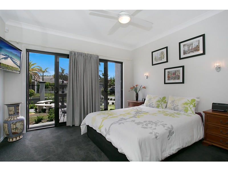 3 Stargazer Place, Clear Island Waters QLD 4226