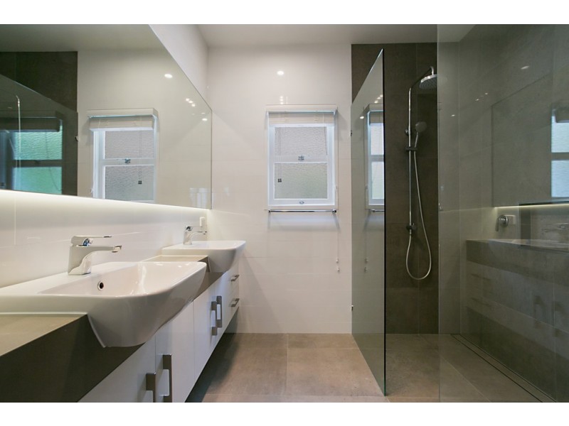 15 Thornton St, Surfers Paradise QLD 4217